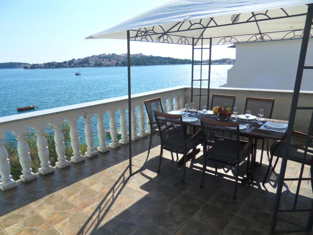 Sunset Beachfront Residence Rogoznica  Exterior photo